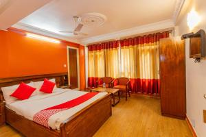 OYO 795 Hotel Holiday Inn