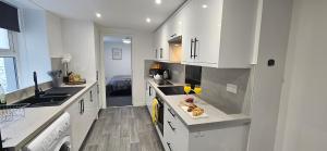 Modern, Spacious, Central 2-Bed Plymouth Apartment