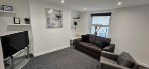 Modern, Spacious, Central 2-Bed Plymouth Apartment