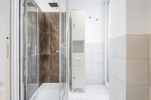 Ada Bright Escape Apartment img15