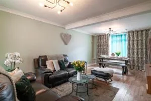 Ty Gwyrdd, 3 bedroom house, sleeps 7, Near Bike Park Wales - Abercanaid