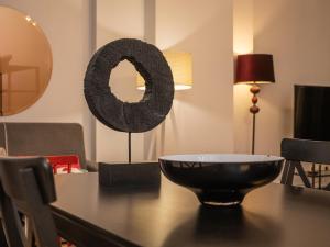 Top Embassy Area, Spacious 2BR