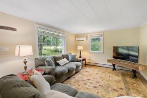 Gorgeous House on Highland Lake