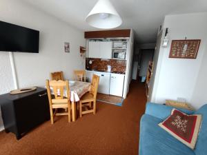 Appartements Studio skis aux pieds - 4 pers - Balcon - Animaux acceptes - FR-1-445-85 : photos des chambres