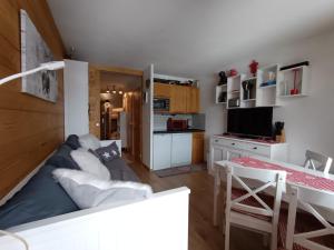 Appartements Appartement renove skis aux pieds 4 pers avec balcon - Parking inclus - FR-1-445-147 : photos des chambres