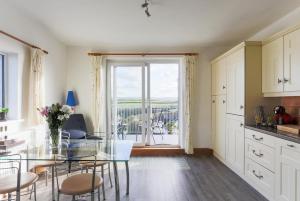 Rosevanion Victorian flat with estuary views