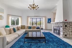 Luxury villa with tennis & pool
