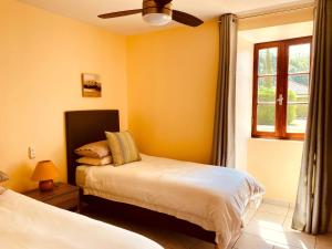 Maisons de vacances 4-Star Tourism Rated Holiday Home, 6 Bedrooms, with Air Con & Private Heated 10x4M Salt Water Pool - 45 Mins from Sarlat : photos des chambres