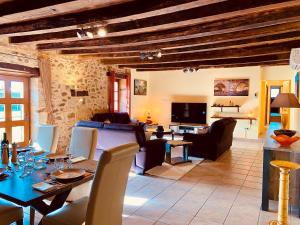 4-Star Tourism Rated Holiday Home with Air Con & Private Heated Pool - 45 Mins from Sarlat