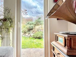 Peaceful Heartwarming Home With A Green Terrace