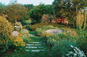 Peaceful Heartwarming Home With A Green Terrace