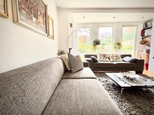 Peaceful Heartwarming Home With A Green Terrace 