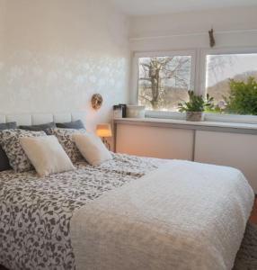 Peaceful Heartwarming Home With A Green Terrace