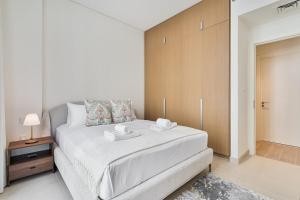 Elegant 1BR with Pool, Gym Access and Kids Play Area