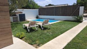 Passive House con piscina y jardín privado