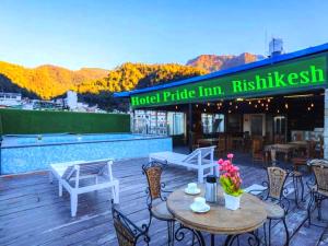 LA Riqueza Pride Inn - Near to Ganga River & Lakshman Jhula - Mountain View Rooms, Swimming Pool & Parking
