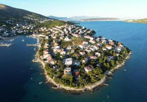 Apartments Mato with balconies, garden & the sea view
