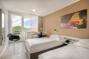 Superior Double Room with Two Single Beds room in Mercure Hotel Hameln