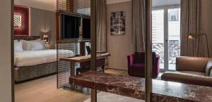 Deluxe Suite 5 room in Fendi Private Suites