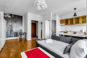 Metro Kabaty Homely Studio by BookingHost