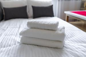 Metro Kabaty Homely Studio by BookingHost