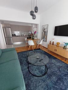 Modern 2 bedroom Apartment near Kallimarmaro and Alsos