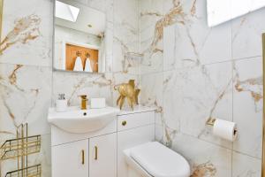 Luxury Cosy Central Detached Cardiff Bungalow with Free Parking