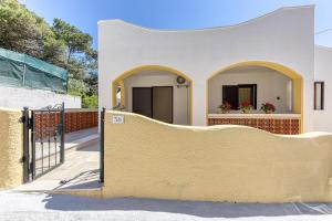 One-Bedroom Apartment with Terrace