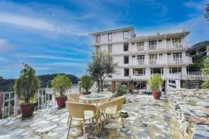 High Sky Resort - Best Luxury Hotel in Dharamkot - Chhatrari