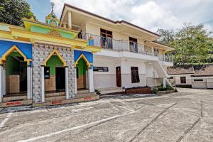 OYO Life 91677 Hotel Citra Dewi 3