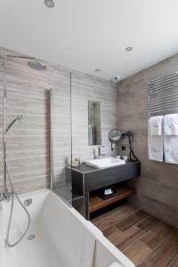 Hotels Hostellerie Du Chapeau Rouge : photos des chambres