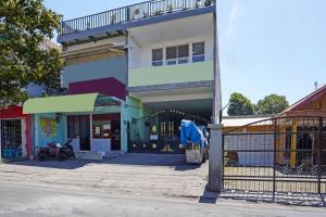 OYO Life 91670 Mannsur Homestay Syariah