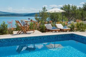 Seafront Villa Noah with heated pool