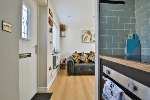 Luxury Cosy Central Detached Cardiff Bungalow with Free Parking