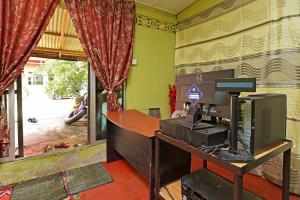 Capital O 90664 Rabi Hotel