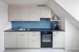 Prime apartment with designer furniture in district 4