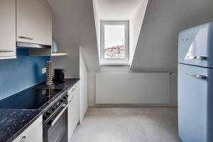 Prime apartment with designer furniture in district 4