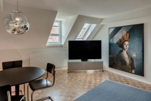 Prime apartment with designer furniture in district 4