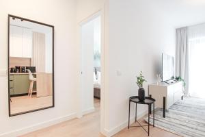 True Modern Apartment - center