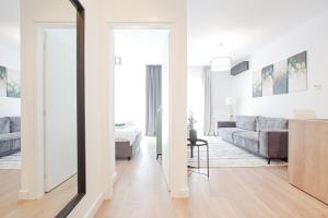 True Modern Apartment - center