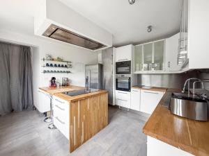Maisons de vacances Villa avec piscine 15 min Paris : photos des chambres