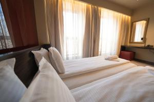 Twin Room with Garden View room in Famous House