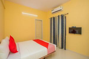 Hotel O Varcity Emerald Near Ragigudda Sri Prasanna Anjaneyaswamy Temple