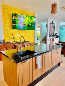 Sea View Luxury Mansion, Pool & Jacuzzi - Koh Chang