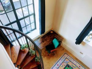 Converted factory loft apartment - Free parking with no height restrictions x 2