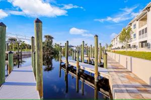 Gulf Access with Boat Slip, Heated Saltwater Pool, Dog-Friendly - Bacino Vista #203 - Roelens
