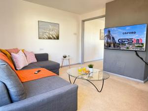 3-Bedroom spacious House, Private garden, Prime location, WiFi, Netflix