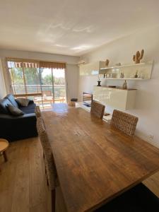 Appartement lumineux et climatisé, face au parc privé et à 10 mins de la plage