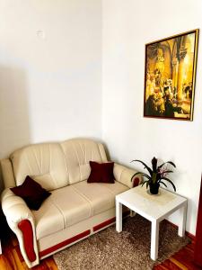 Two-bedrooms apartment with balcony and sea view,near Old town