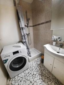 Évasion - Appartement 6 Prs, 2 Ch, avec Balcon